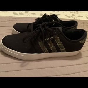 Adidas black with camouflage tennis shoes